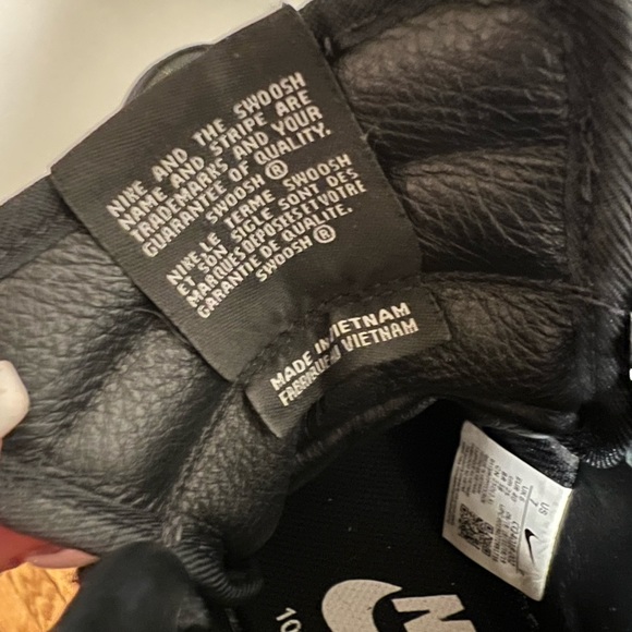 Exclusive Nike Air Force 1017ALYX - Picture 4 of 7